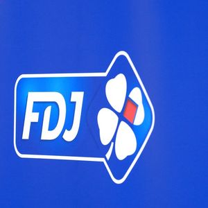 La FDJ a enregistré un chiffre d'affaires record l'an dernier, à 1,95 milliard d'euros, en augmentation de 8,5 %, ce dernier étant déduit, après gains des joueurs, d'un total de mises également sans précédent, à 17,23 milliards.