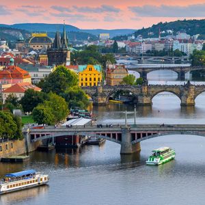 La République Tchèque a surpris les marchés en relevant les taux d'intérêt propulsant la couronne à plus haut depuis 7 ans face à l'euro