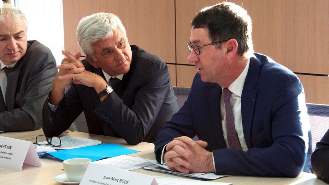 Hervé Morin, président de la région Normandie, et Jean-Marc Roué, le président du conseil de surveillance de Brittany Ferries.