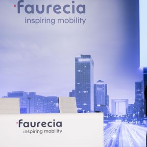 Faurecia a publié des ventes en baisse de 3 % l'an dernier, à taux de change et périmètre constant, dans un marché automobile en baisse de 5,8 %.