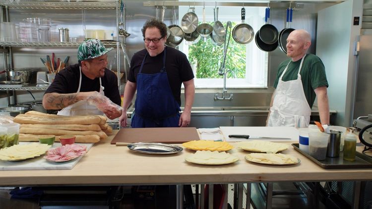 The Chef Show sur Netflix associe gastronomie et showbiz. De gauche à droite : le chef Roy Choi, l'acteur-réalisateur Jon Favreau et leur invité, l'humoriste Bill Burr.