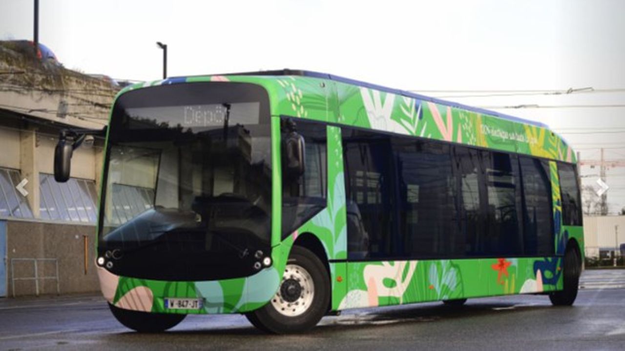 Les bus sont longs de 12 mètres et peuvent transporter 95 personnes.