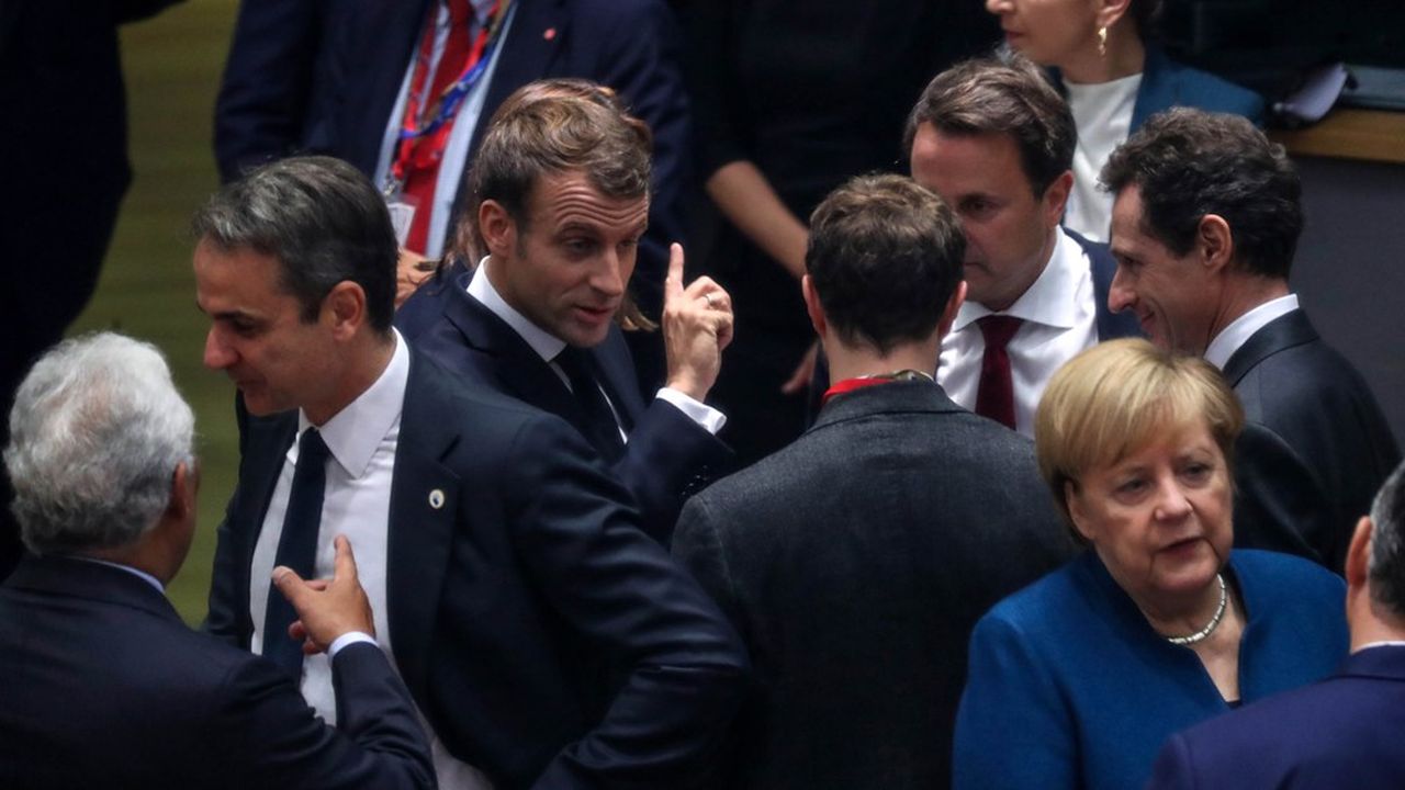 Les dirigeants européens vont se lancer dans la bataille budgétaire. Ici le Premier ministre portugais Antonio Costa, de dos à gauche avec le Premier ministre grec, Kyriakos Mitsotakis, le président Emmanuel Macron et la chancelière Angela Merkel, lors d'un précédent sommet à Bruxelles en octobre 2019.