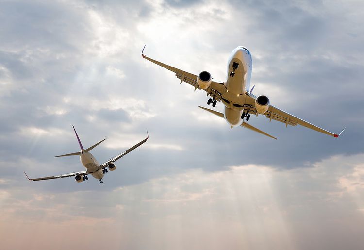 Airbus et Boeing, deux concurrents à l'assaut du ciel.