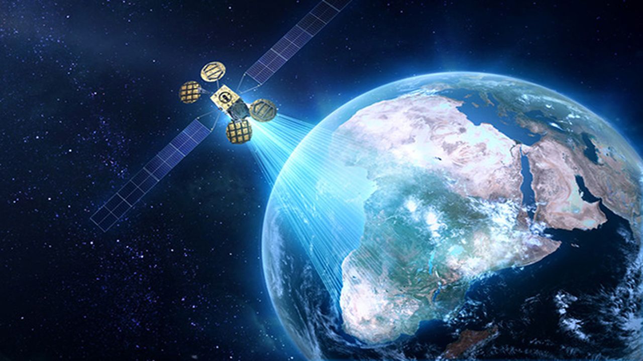 Facebook et Eutelsat utiliseront le satellite Amos-6 pour déployer Internet en Afrique dès 2016.