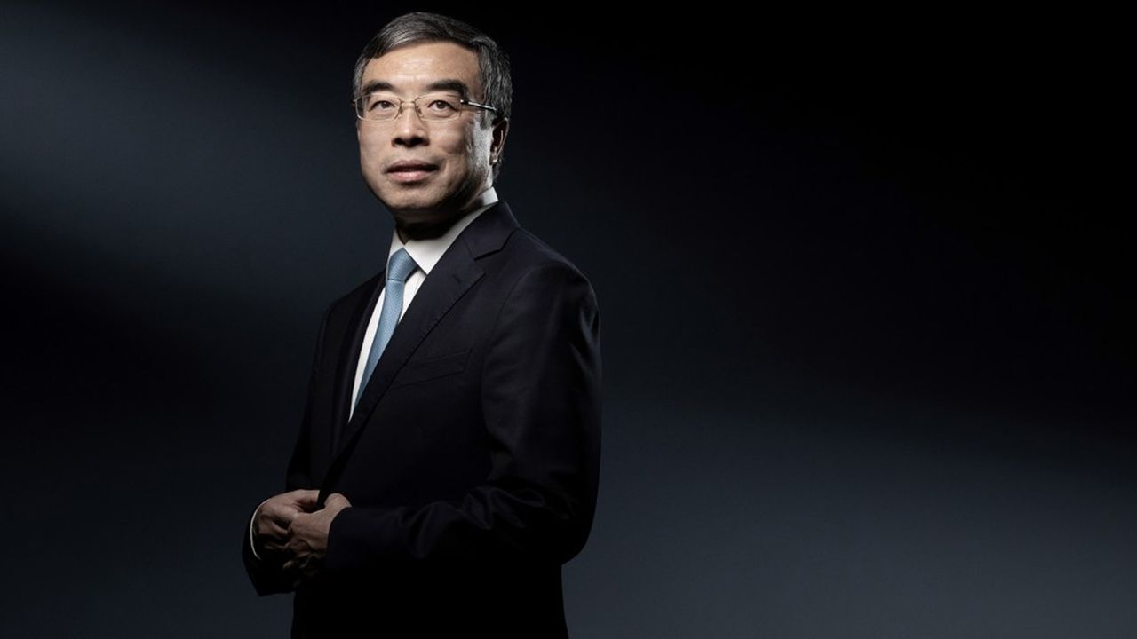 Le président de Huawei a fait le déplacement à Paris pour annoncer la création d'une usine en France.