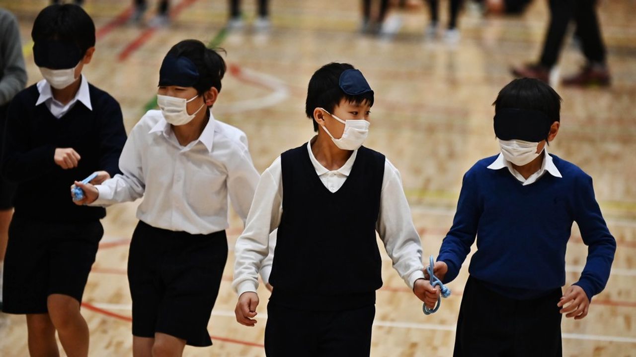 Pour faire face à l'épidémie de coronavirus, le Japon va fermer toutes ses écoles primaires, ses collèges, et ses lycées, à partir de lundi et jusqu'à début avril.