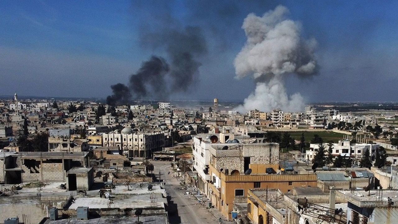 Sept civils, dont trois enfants, ont également péri jeudi dans des bombardements syriens et russes sur la province d'Idleb, selon l'Observatoire syrien des droits de l'Homme (OSDH).