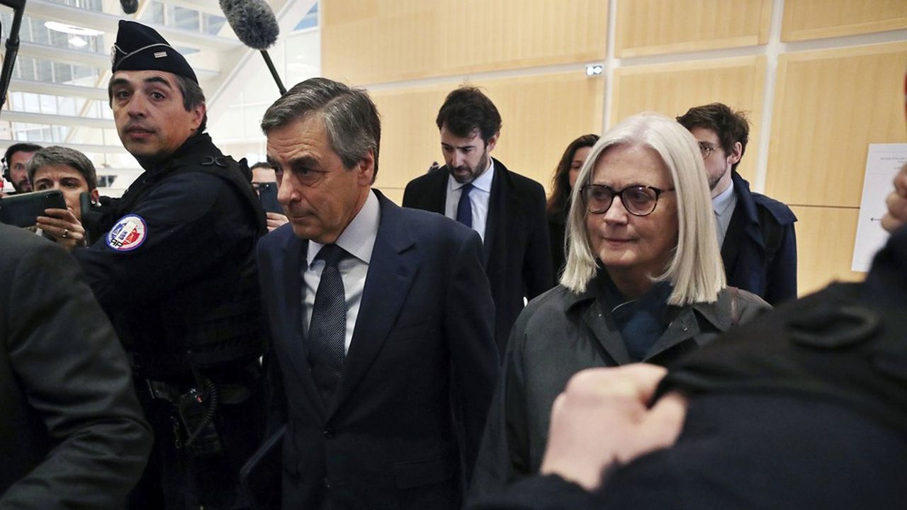 Arrivée de Penelope et François Fillon au tribunal correctionnel de Paris. L'ancien Premier ministre et son épouse sont poursuivis pour notamment détournement de fonds publics.