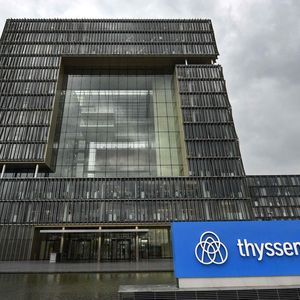 Thyssenkrupp a annoncé la plus grosse cession jamais réalisée en Europe à des fonds pour 17 milliards d'euros, avec la vente de sa division ascenseurs. (AP Photo/Martin Meissner)/MME109/19130463778875/1905101504