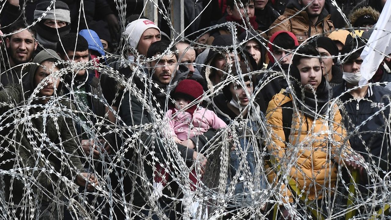 La situation à la frontière gréco-turque était toujours tendue mercredi. Des échauffourées ont éclaté au poste frontière de Kastanies. Des migrants ont lancé des pierres en direction des forces de sécurité grecques qui ont riposté en faisant usage de gaz lacrymogènes.