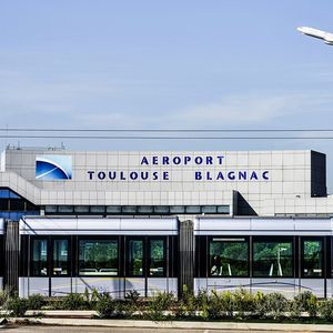 La future station de l'aéroport de Toulouse produira 300 kg d'hydrogène par jour, de quoi faire le plein de neuf autobus.