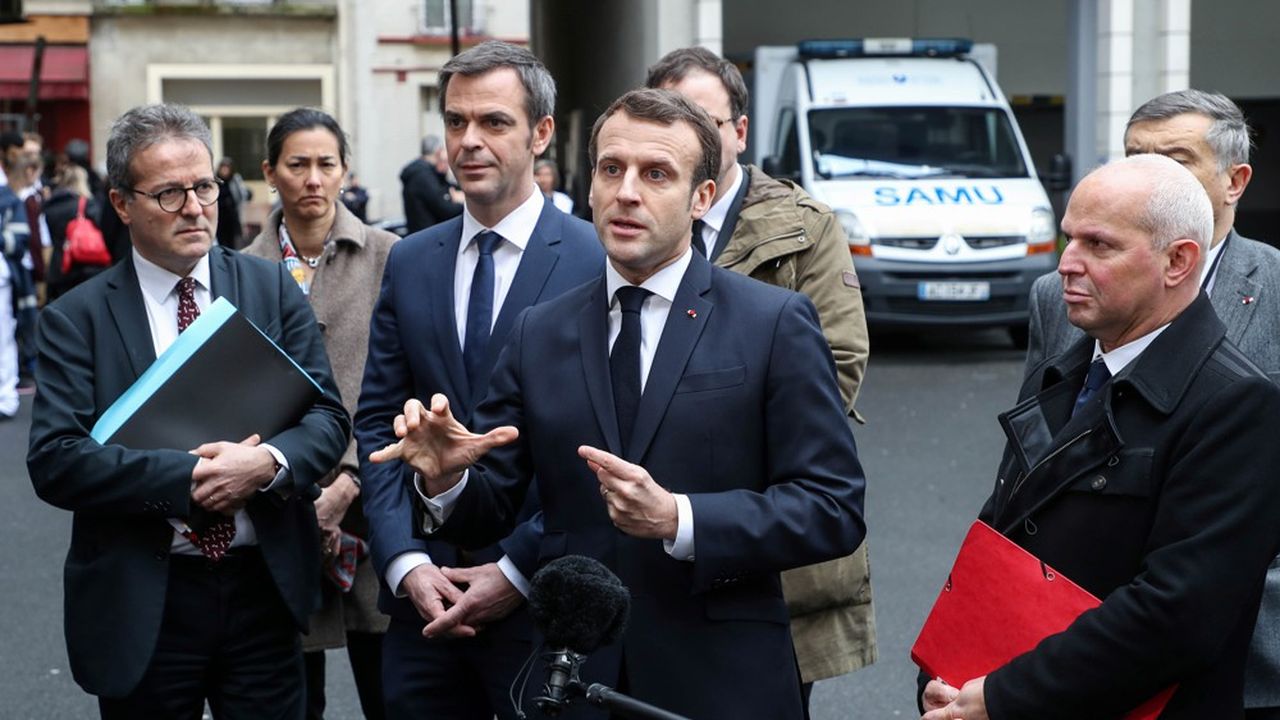 Emmanuel Macron veut expliquer jeudi « pourquoi nous résistons mieux que nos voisins dans la crise avec notre système de santé centralisé ».