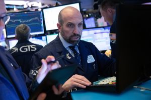 Pour le CAC 40, -12,28 % un record baissier et par ricochets de l'unisson des places boursières, Wall Street a cédé près de 10 %.