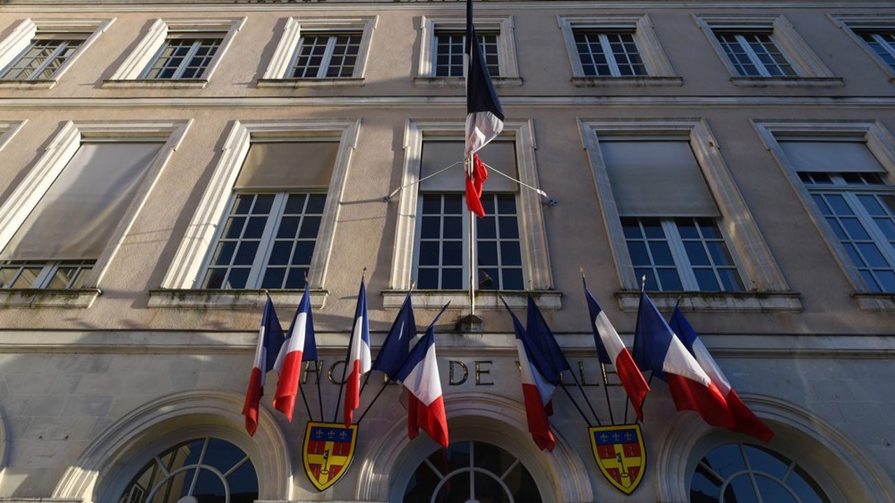 « A compter de ce jour, les services de la Ville se concentreront sur les missions essentielles pour les Parisiennes et les Parisiens », a annoncé lundi après-midi la Ville de Paris lundi.
