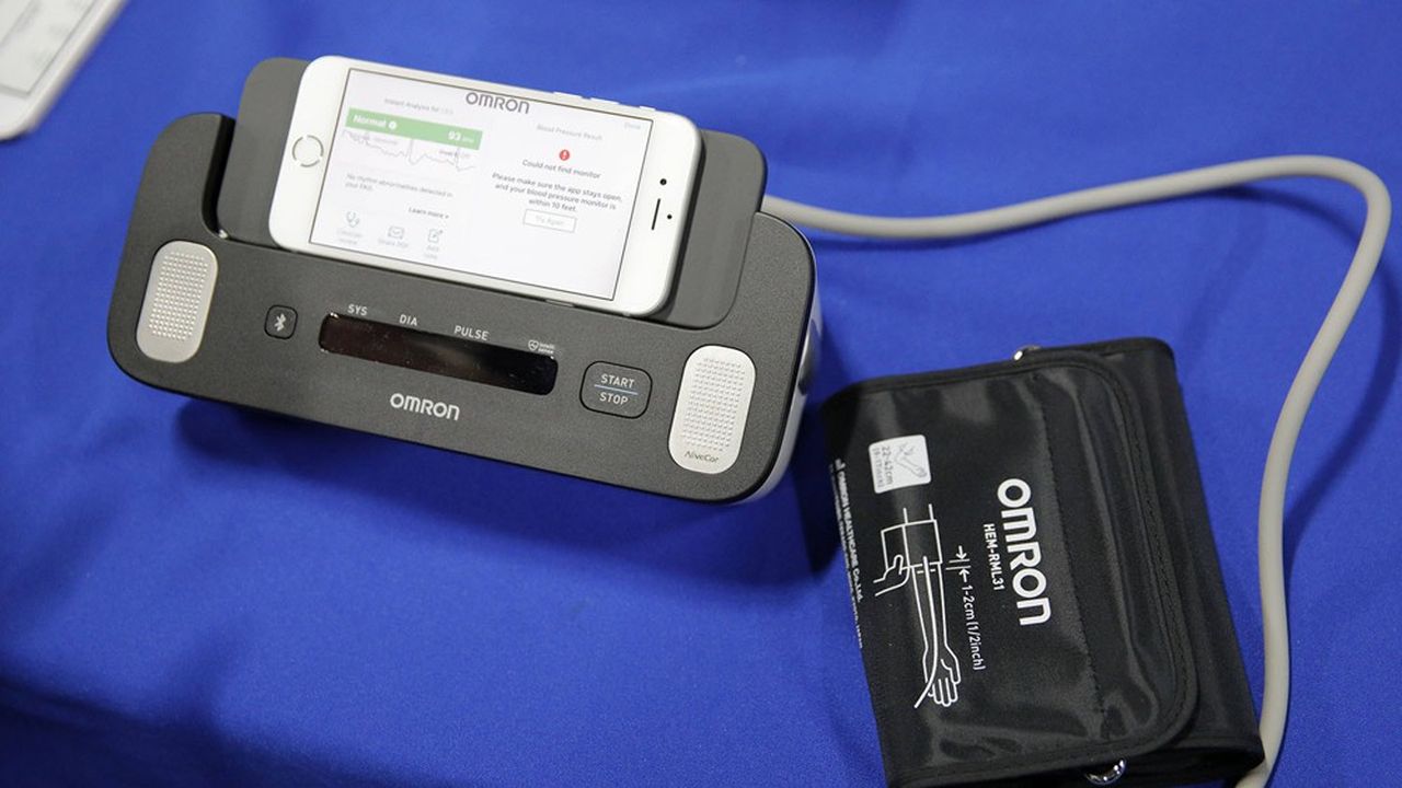 Omron a mis au point une application pour mesure la tension et le rythme cardiaque en passant par son téléphone portable.