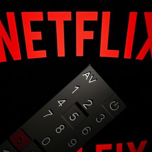 En France, Netflix mobilise en temps normal 25 % de la bande-passante des opérateurs télécoms, selon l'Arcep, le gendarme du secteur.