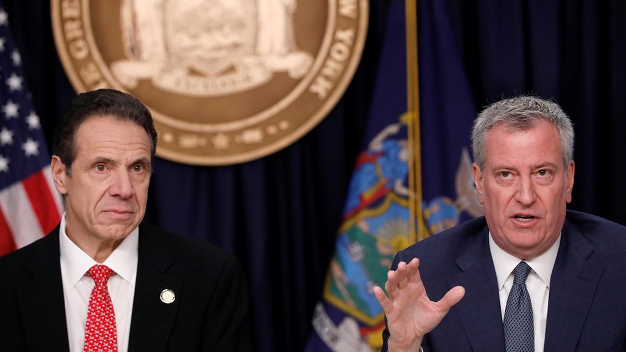 Le gouverneur de l'Etat de New York Andrew Cuomo (à gauche) et le maire de New York Bill de Blasio peinent à adopter un discours commun.