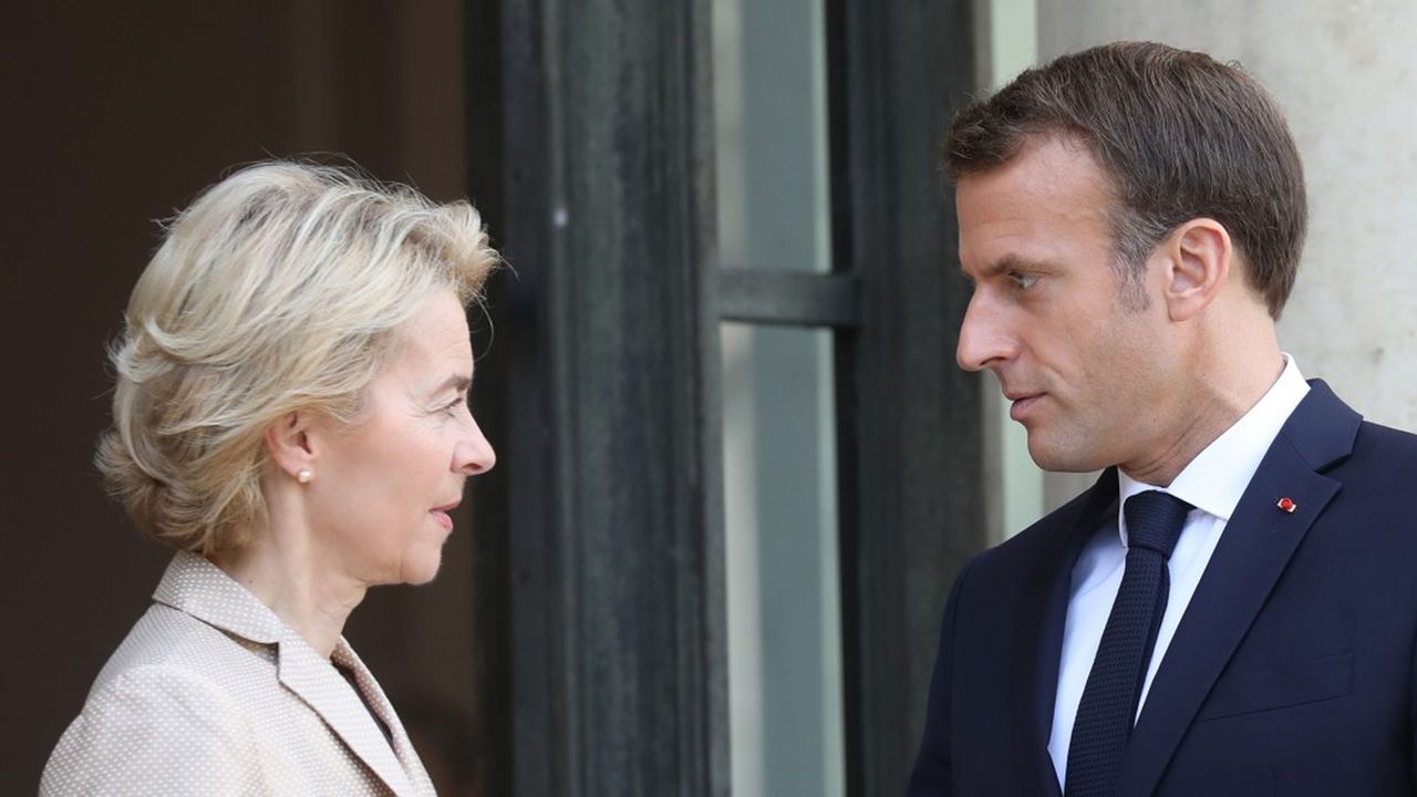Le président français Emmanuel Macron a plaidé auprès de la présidente de la Commission européenne pour que la zone euro fasse preuve de plus de solidarité financière dans la lutte contre la crise liée au coronavirus.