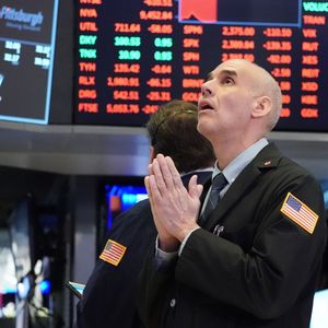 Un trader sur le floor du New York Stock Exchange le 18 mars 2020. Après 15 minutes de trading, le Dow Jones s'était déjà effondré de 1.200 points.