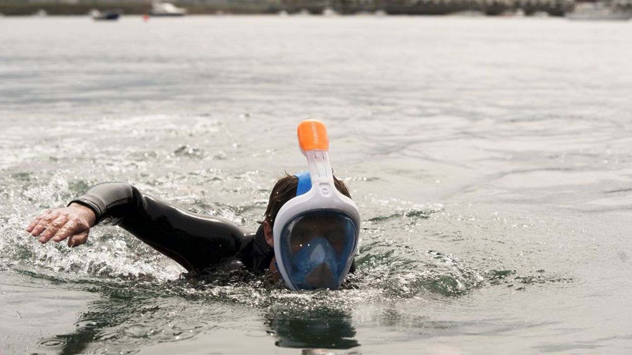 Le masque conçue par la marque Tribord du groupe Decathlon est destiné habituellement à la pratique du snorkeling, randonnée palmée dans l'eau.