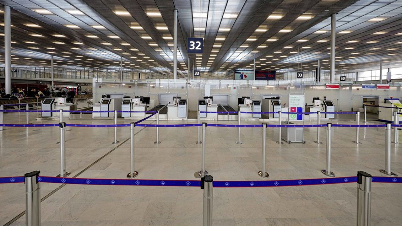 Groupe ADP, Aeroport d'Orly, Paris Aeroport, Nouveau terminal 3, Guichets d'enregistrement, zone de départ