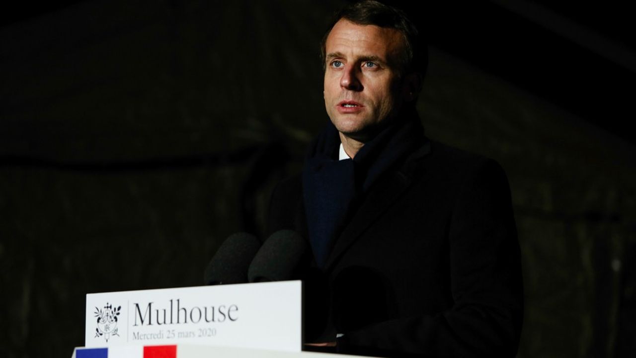 Emmanuel Macron, mercredi soir, lors de son allocution depuis l'hôpital militaire de campagne installé à Mulhouse.