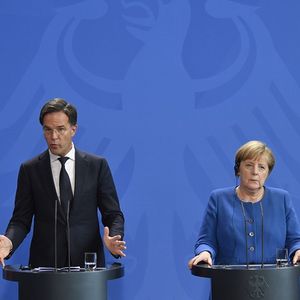 La chancelière allemande, Angela Merkel, et le Premier ministre néerlandais, Mark Rutte, tiennent une conférence de presse après un sommet bilatéral, le 2 octobre 2019 à Berlin.