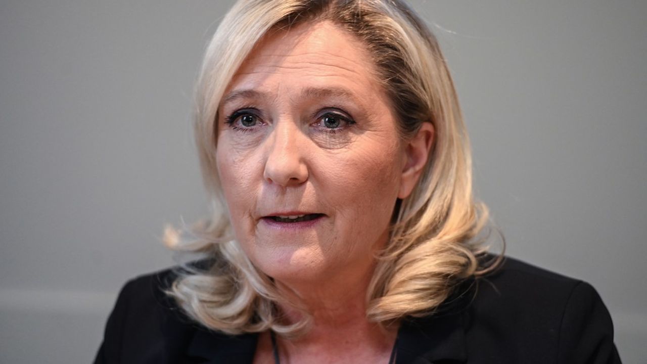 Depuis le début de la crise du coronavirus, Marine Le Pen ne ménage pas ses critiques contre le gouvernement et le chef de l'Etat, refusant  « l'union nationale » souhaitée par le président. 