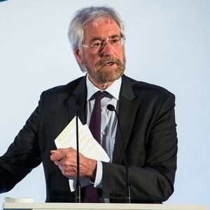 Peter Praet, alors chef économiste de la BCE, lors d'une conférence à Francfort en mars 2019
