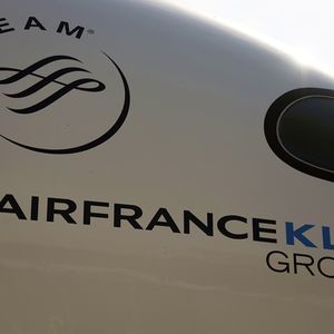Air France-KLM a immobilisé l'essentiel de sa flotte et n'opère plus que quelques vols cargo et de rapatriements.