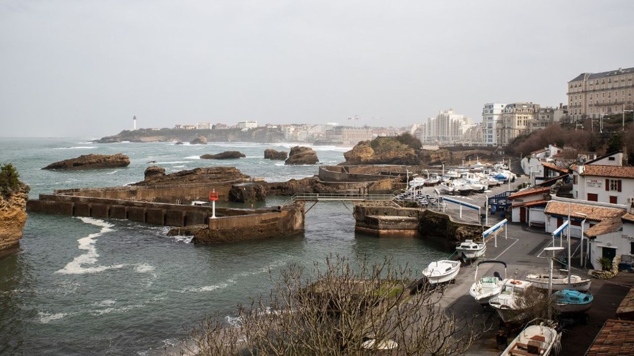 Biarritz, comme toutes les autres villes de Nouvelle-Aquitaine bordant l'Atlantique, est concerné par ces mesures visant à limiter l'arrivée de touristes.