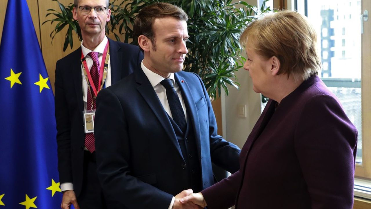 Même si cela fait plusieurs semaines qu'Emmanuel Macron n'a pas serré la main de la chancelière allemande, Angela Merkel, le dialogue reste tout aussi intense.