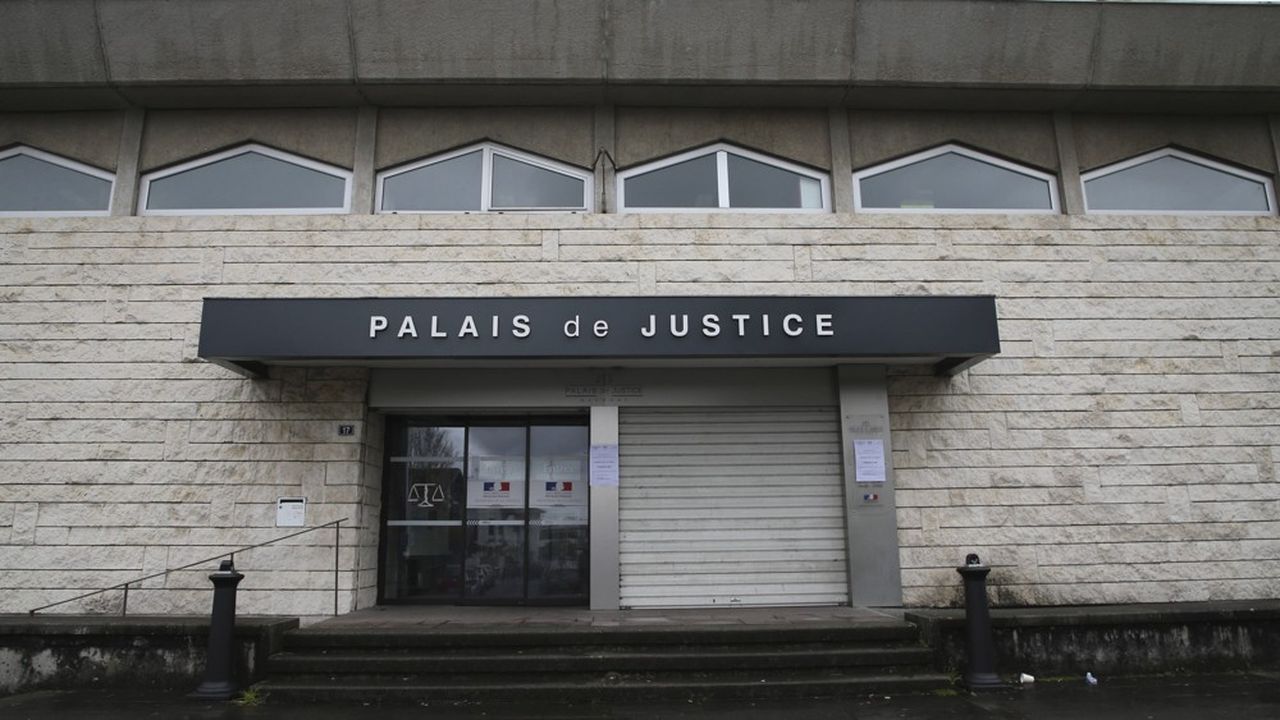 D'un seul coup, partout en France, les couloirs des palais de justice se sont vidés. Seules continuent à être traitées les audiences urgentes. Ici le palais de justice de Bayonne.