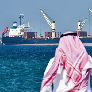 L'Arabie saoudite a porté sa production au niveau record de 12,3 millions de barils par jour, surpassant la Russie.