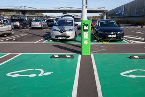 Borne de recharge pour voitures électriques. Le gouvernement s'est fixé comme objectif 100.000 bornes électriques pour 2022.