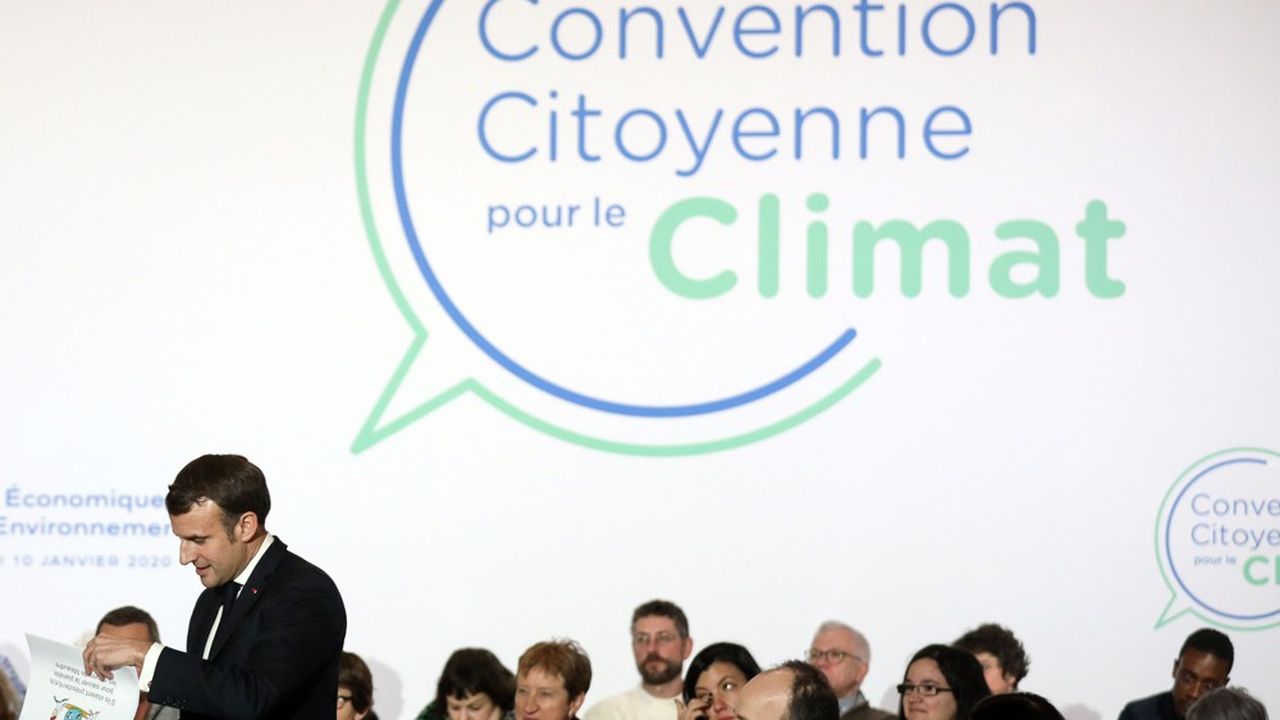 Le président de la République Emmanuel Macron est venu échanger avec les membres de la Convention citoyenne pour le climat le 10 janvier 2020.