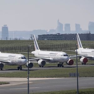 Des avions d'Air France immobilisés à Roissy-CDG. Au total, la compagnie a dû clouer au sol 180 appareils.