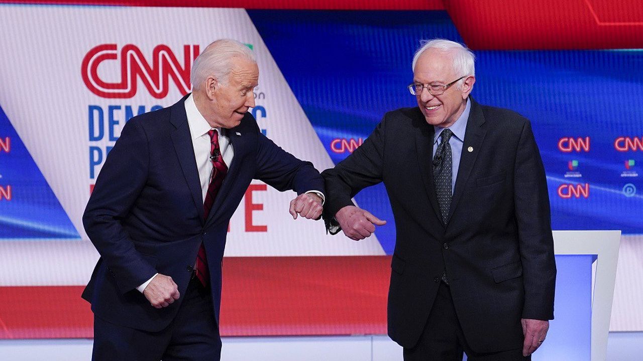 Joe Biden (à gauche) et Bernie Sanders, lors d'un débat dans le cadre des primaires démocrates.