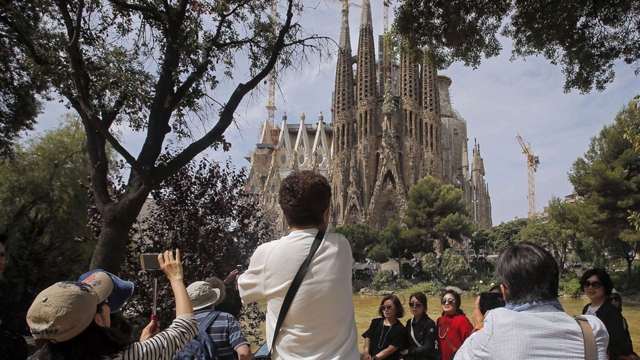 Dans le secteur du tourisme, qui représente 12,5 % du PIB de l'Espagne et 13 % de l'emploi, la riposte s'organise néanmoins. Le tourisme national devrait redémarrer plus rapidement et c'est vers lui qu'il faut se tourner d'abord, en défendant le charme de destinations proches, estiment les professionnels