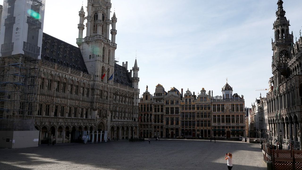 La Grand Place de Bruxelles devrait peu à peu retrouver du public à compter du 3 mai, date annoncée en Belgique pour le début d'un déconfinement progressif. 