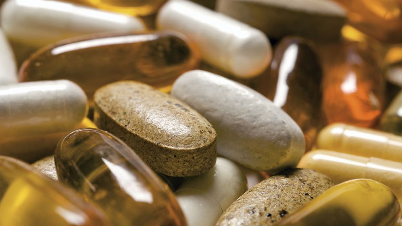 Chez certains patients, la prise de médicaments anti-inflammatoires non stéroïdiens - comme l'ibuprofène ou le kétoprofène - a eu des effets secondaires graves.