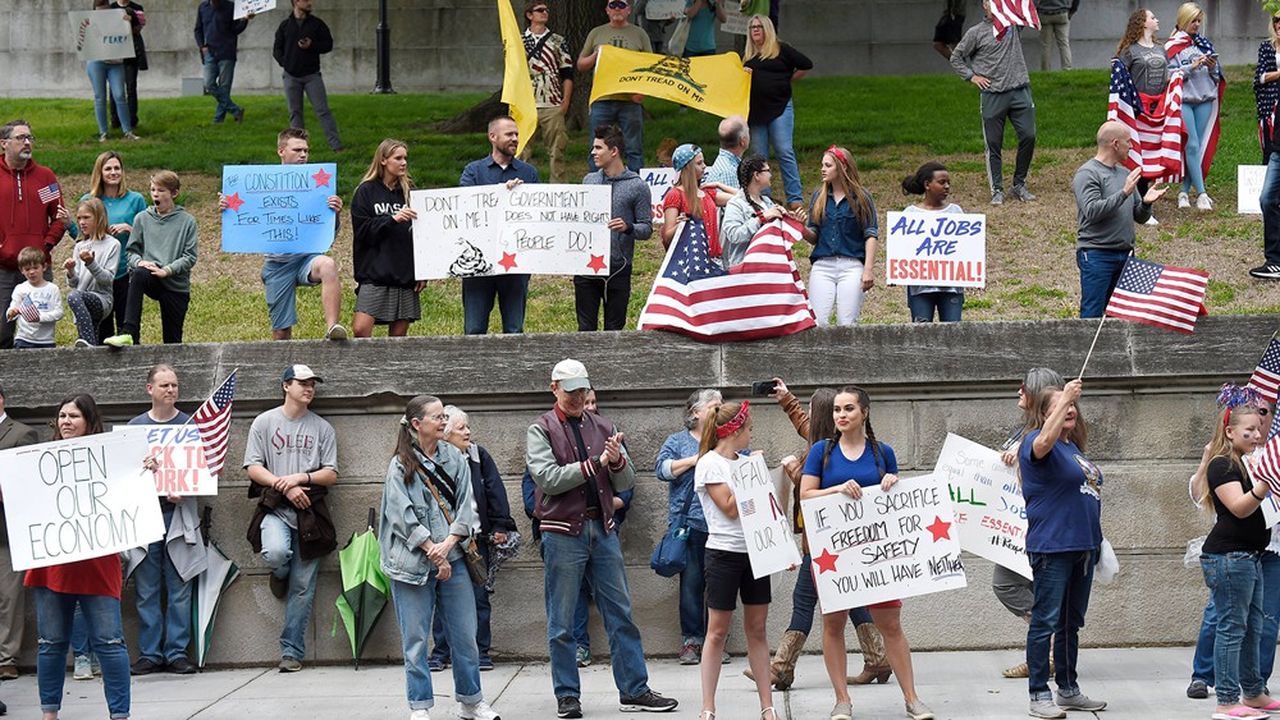 Aux Etats-Unis, dans l'Etat du Tennessee, des manifestants s'érigent contre les mesures de confinement.