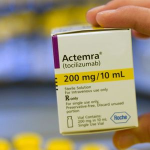L'Actemra est commercialisé en France, contre la polyarthrite rhumatoïde, depuis 2015, au prix de 822 euros