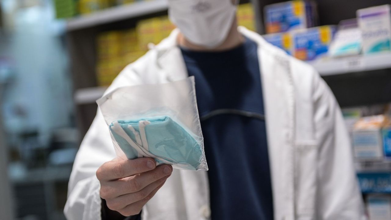 Les masques en tissu certifiés conforme pour se protéger du coronavirus seront bientôt disponibles en pharmacie.