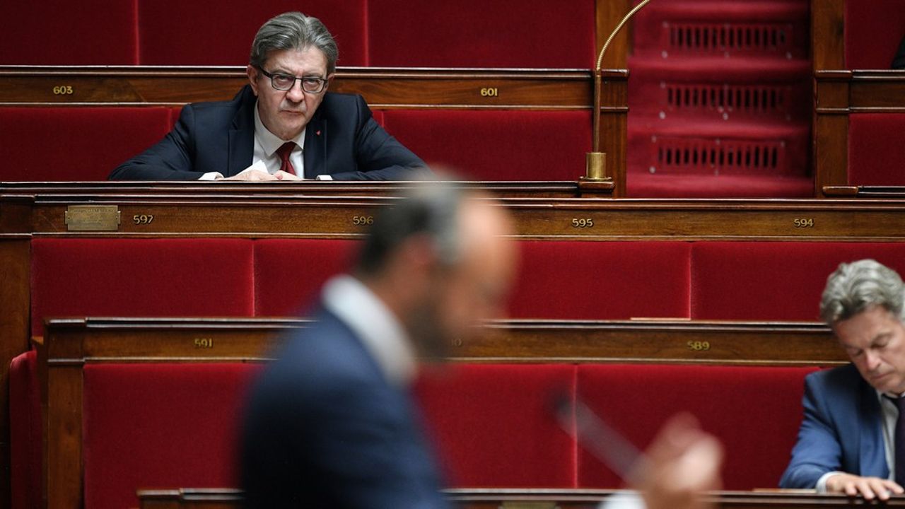 Jean-Luc Mélenchon écoutant Edouard Philippe, ce mardi à l'Assemblée nationale.