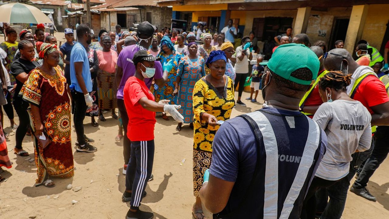 Distribution de nourriture à Lagos, au Nigeria, le 9 avril, en pleine période de confinement.