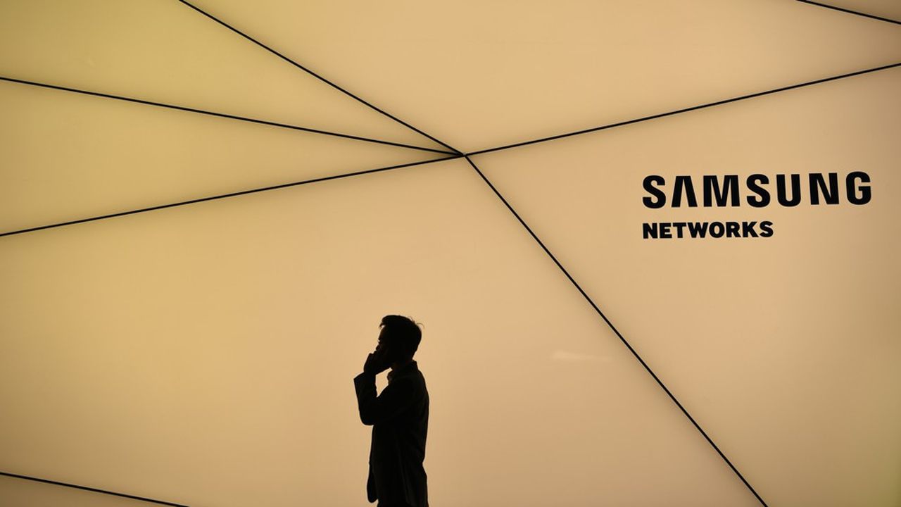 Samsung est le premier fabricant mondial de smartphones, de puces, et d'écrans display. (Photo by GABRIEL BOUYS/AFP)
