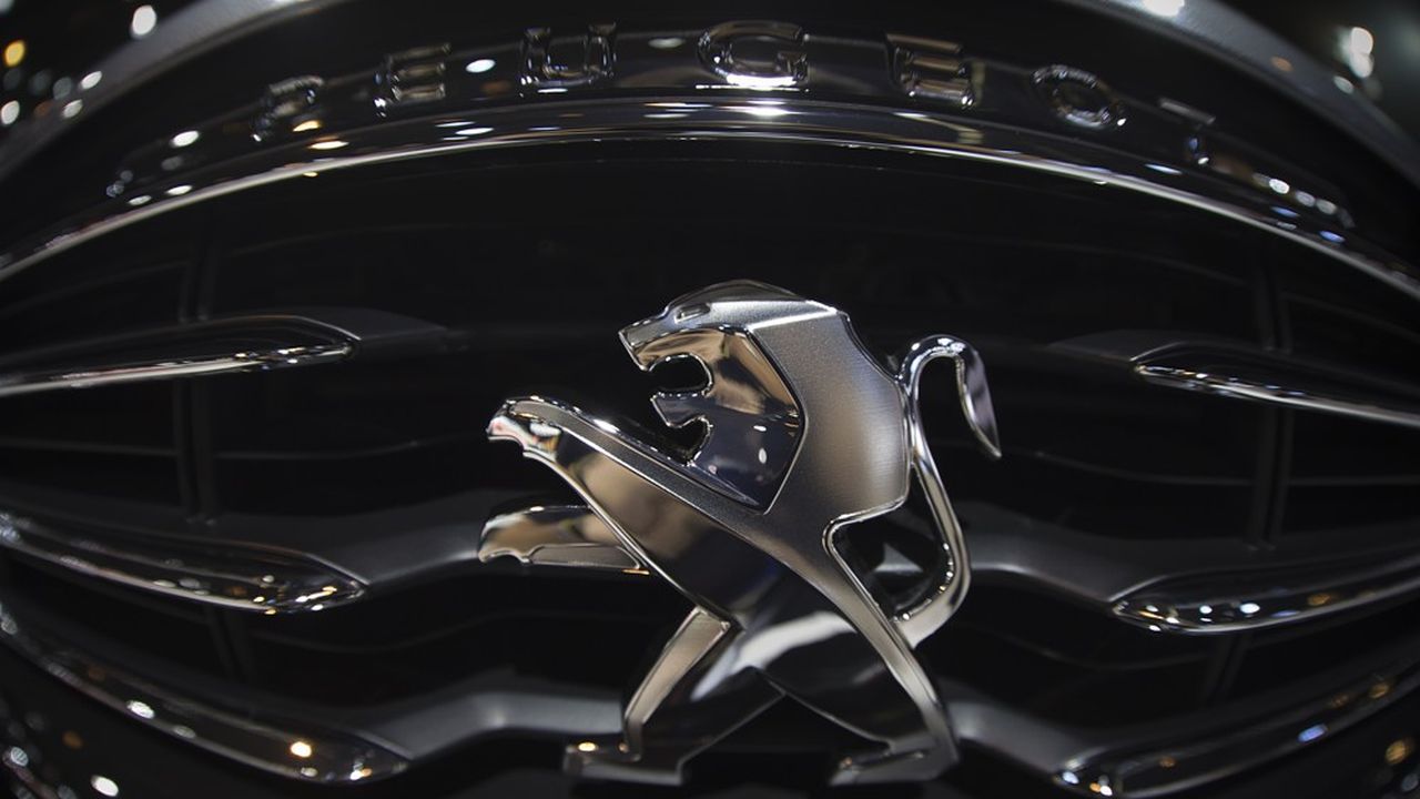 Le groupe PSA (photo : logo Peugeot) a enregistré un effondrement de 84,3 % de ses immatriculations de véhicules.