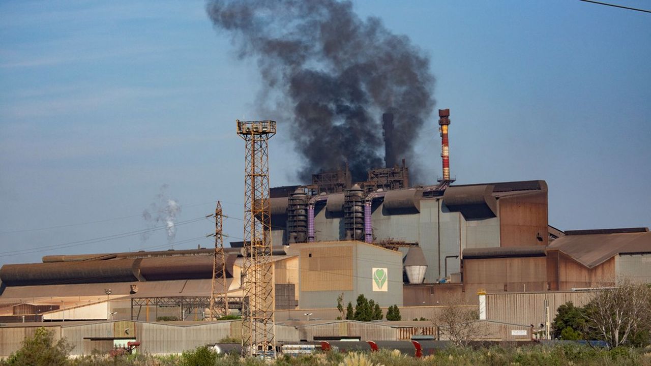 L'usine d'ArcelorMittal de Fos-sur-Mer emploie 2.500 salariés et fait travailler 1.500 sous traitants dans la région.